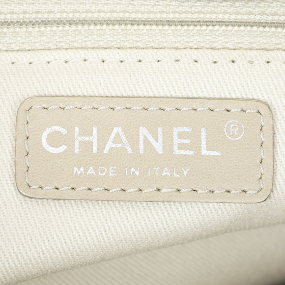 Chanel CC Chain Tote - Picture 8 of 9